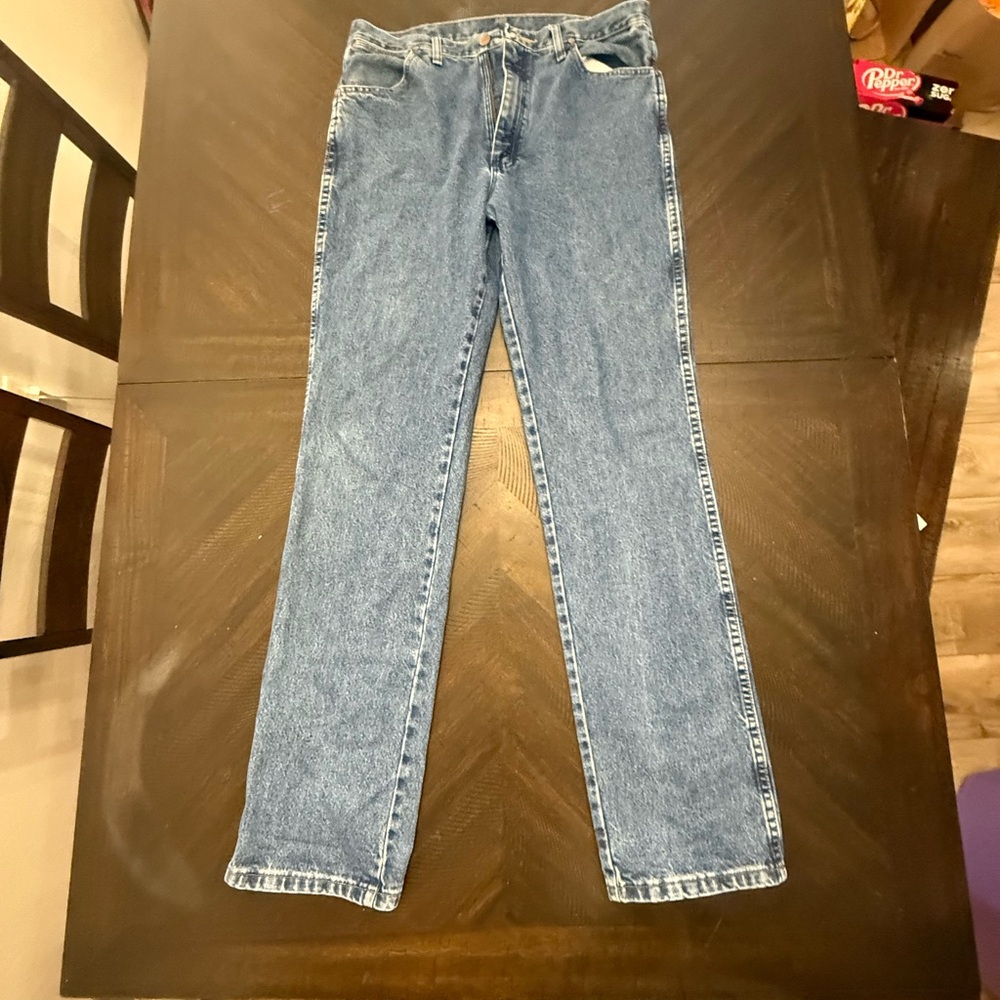 Wrangler Relaxed Fit Light Wash Blue Jeans - Picture 3 of 5